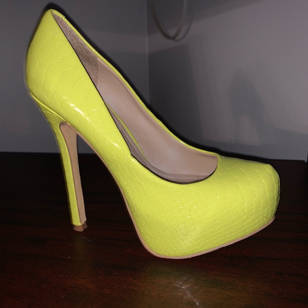 Steve Madden Neon Pump